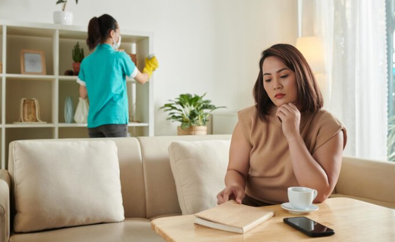 How to Resolve Conflicts with Your Maid